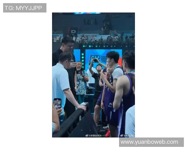 姚明点燃亚运激情盛典展现中国体育新风貌 姚明点燃亚运激情盛典展现中国体育新风貌